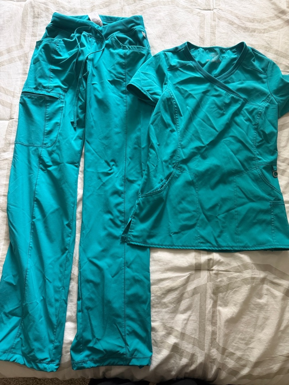 Cherokee Women’s Teal Scrub Top & Pant Set – Lightweight Medical Uniform